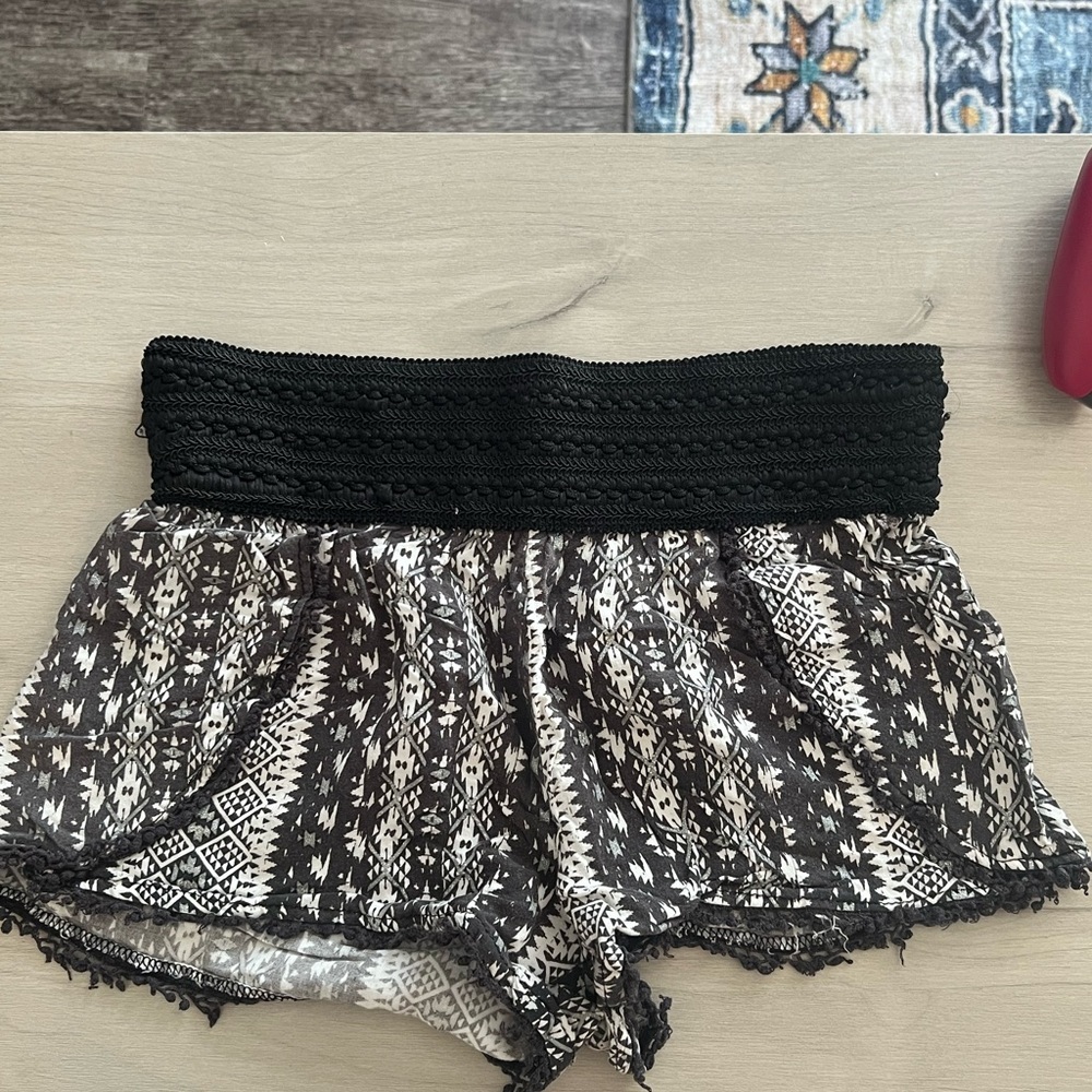 Bohemian tribal print shorts - Picture 2 of 3
